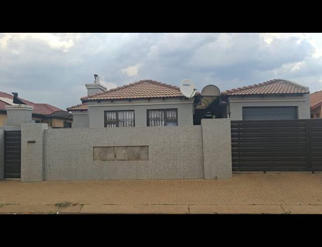 3 BEDROOM HOUSE FOR SALE IN SILUMA VIEW